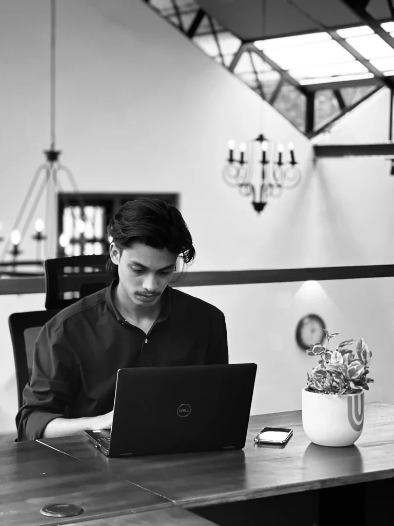 freelance seo expert in sharjah working on a lap